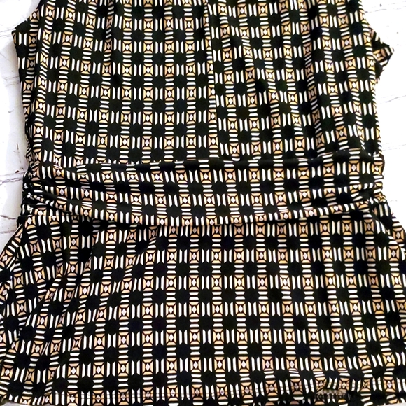 White House Black Market Black Gold sleeveless v neck blouse S - Picture 4 of 6